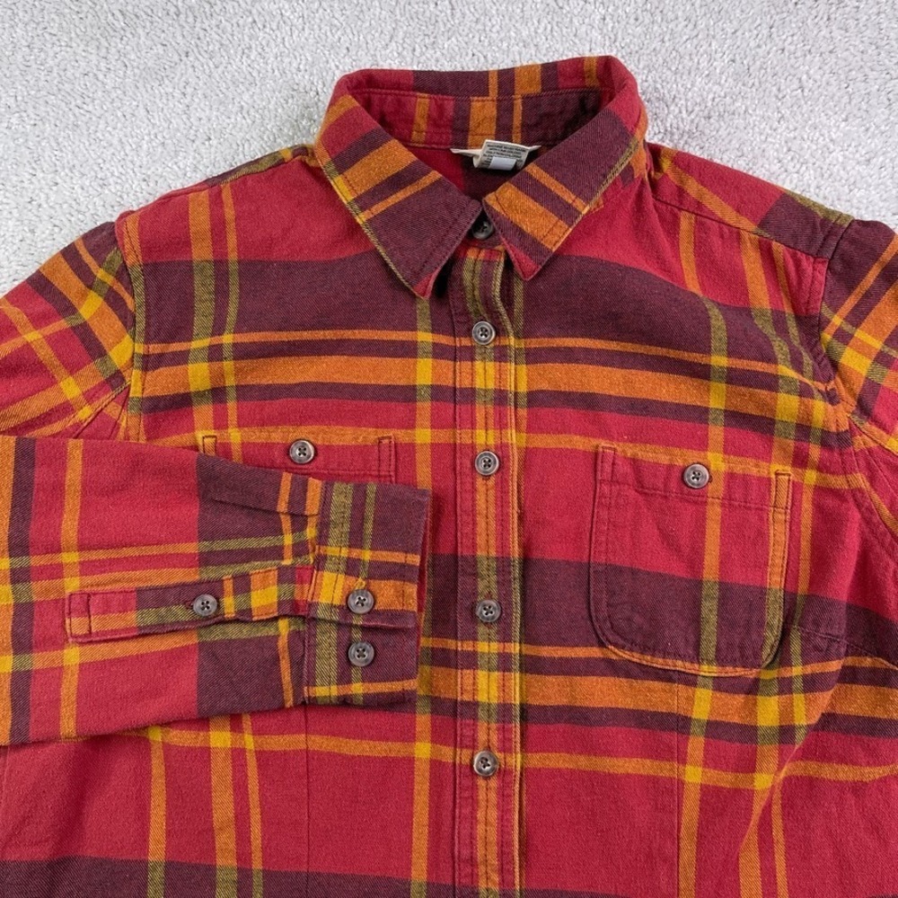 Duluth Shirt Womens‎ Medium Red Plaid Free Swingin Flannel Relaxed Fit Button Up